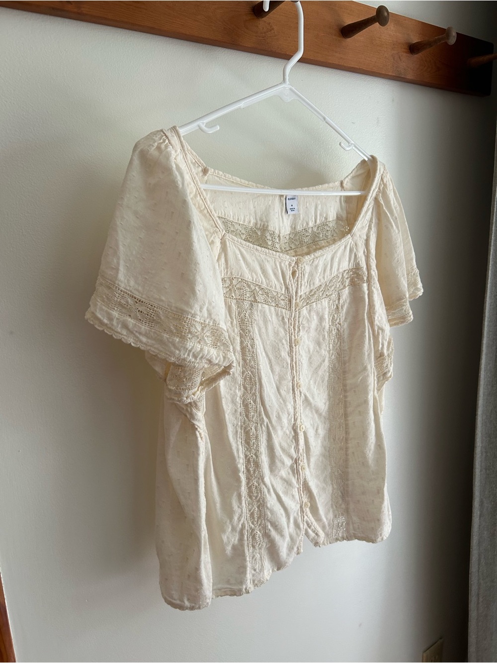 Old Navy Cream Lace Button-Front Peasant Blouse
